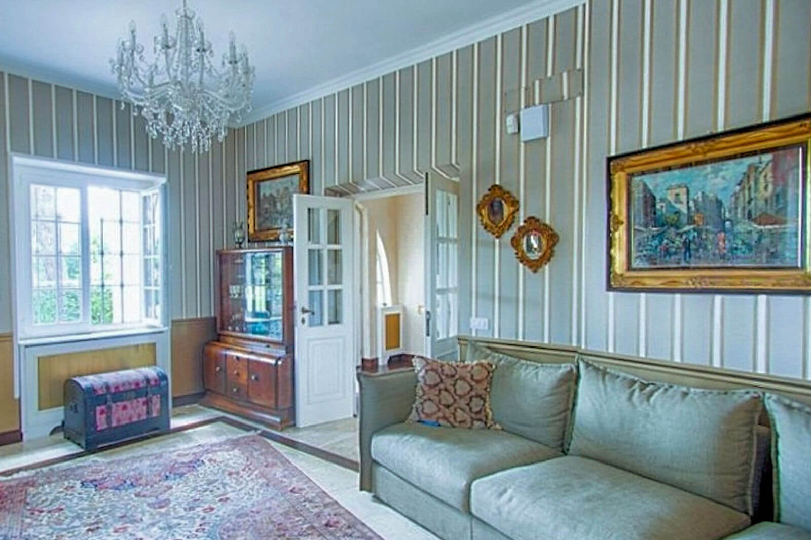 Period sitting room at Villa InCanto with crystal chandelier and original antique furniture