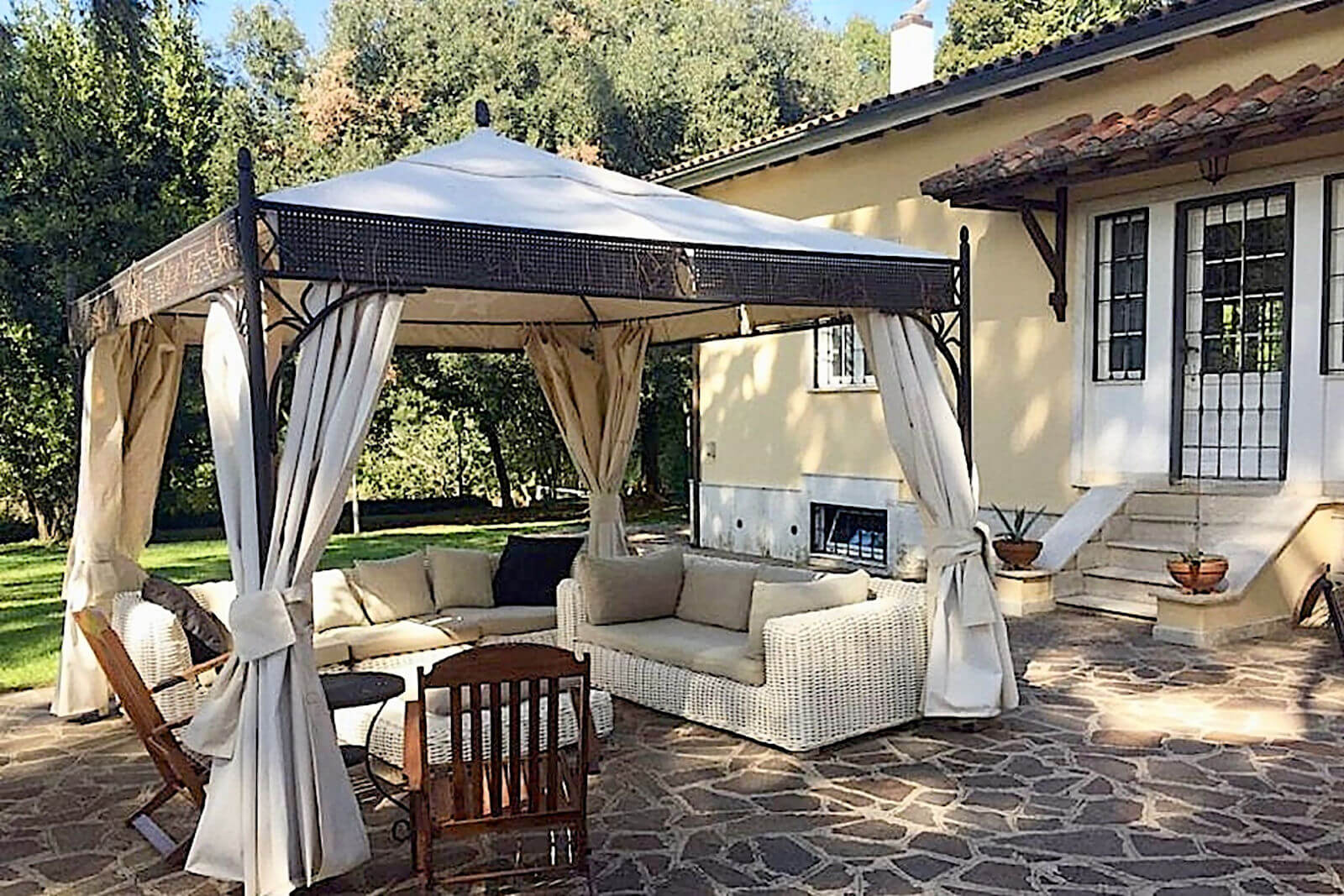 Elegant garden gazebo at Villa InCanto for pre-concert aperitivo experience