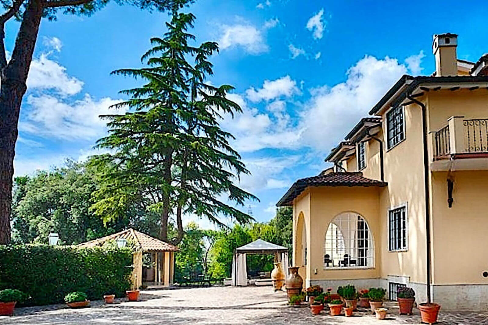Historic Mediterranean courtyard at Villa InCanto with authentic Italian architecture